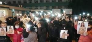 Protest de amploare în fața Spitalului Județean Galați pentru Mihaela, tânăra de 21 de ani care a murit în condiții suspecte: ”Criminalii” / FOTO