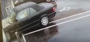 O șoferiță a intrat cu mașina prin geamul unui supermarket din Hunedoara. Femeia încerca să iasă din parcare / VIDEO