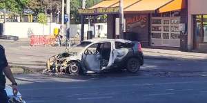 Panică în Capitală! O mașină a explodat și a ars în flăcări la câteva sute de metri de Piața Victoriei / VIDEO