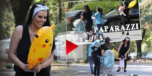 Raluca Macovei, o mamă ocupată! Ajutată de bonele filipineze, și-a scos gemenii la „școala din parc”. Imagini din timpul... lecției! / PAPARAZZI