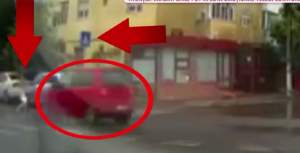 VIDEO / Mămică izbită în plin pe trecerea de pietoni! Şoferul e încă la volan! "Nu îi pasă deloc!"
