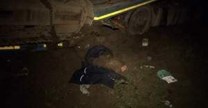 Accident îngrozitor la Pasul Tihuța. Un șofer a zburat prin parbriz, după care a fost strivit de propriul camion, sub roți