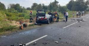 Doi soți au murit după ce mașina lor s-a lovit puternic de un TIR, în Ialomița. Fiul acestora, în stare gravă la spital