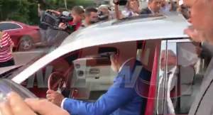 Ion Țiriac a devenit șoferul Simonei Halep! Imagini de senzație, la plecarea de pe aeroport! VIDEO PAPARAZZI