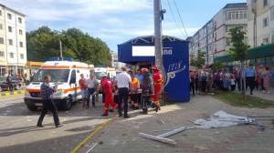 Explozie puternică într-un bloc din Botoşani! Cel puţin trei persoane au fost rănite