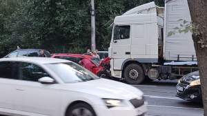 Accident grav în Timișoara. Un medic cardiolog a murit în fața spitalului, după ce mașina în care se afla a fost lovită de o șoferiță, iar mai apoi de două TIR-uri