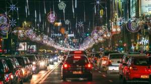 Data la care se vor aprinde luminițele pentru sărbători în București. Decorațiunile au început deja să fie montate pe străzile din Capitală