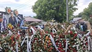 Imagini de la înmormântarea lui Tony de la Ploiești! Manelistul s-a stins din viață în urma unui accident / FOTO