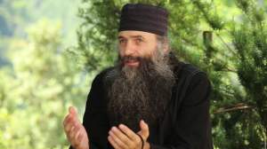 Preotul Pimen Vlad, viral pe Tiktok pentru predicile sale. Cum a ajuns pe Muntele Athos: ”Jertfești din timpul tău”/ VIDEO