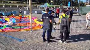 Incident îngrozitor în București! Un tobogan de copii s-a răsturnat la Oktoberfest. A fost nevoie de intervenția mai multor echipaje de medici / PAPARAZZI