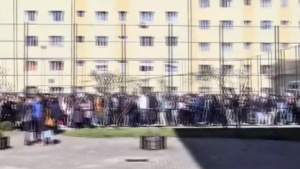 Pericol de explozie la un liceu din Bistrița! Sute de elevi și profesori, evacuați de urgență / FOTO
