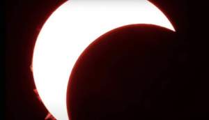 Imagini spectaculoase cu eclipsa hibridă de Soare. A avut loc în această dimineață / FOTO