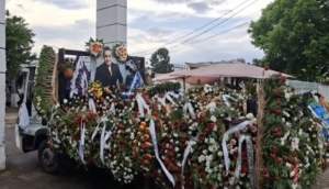 Imagini de la înmormântarea lui Tony de la Ploiești! Manelistul s-a stins din viață în urma unui accident / FOTO