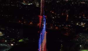 Imagini uluitoare de 1 Decembrie! Tricolorul României a apărut pe unul dintre cele mai înalte turnuri din București, la peste 200 de metri / FOTO