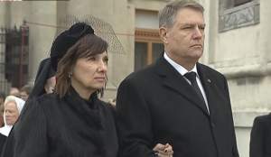 Carmen Iohannis a apărut cu un look nou la înmormântarea Regelui Mihai. Nu mai arată aşa cum o ştiai