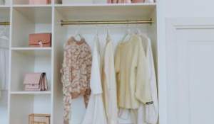 (P) Sfaturi practice pentru construirea unei garderobe versatile și funcționale