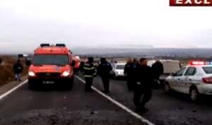 VIDEO / Microbuz cu 18 pasageri, implicat într-un grav accident în Vaslui. S-a activat Planul Roșu