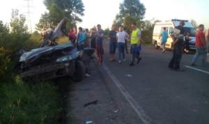 Accident cumplit în Suceava! O tânără de 19 ani, moartă, după ce mașina a intrat într-un TIR