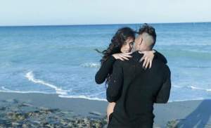 VIDEO / Imagini controversate cu Alex Velea, în lipsa Antoniei! Artistul, filmat în timp îl sărută pe Dominic pe buze