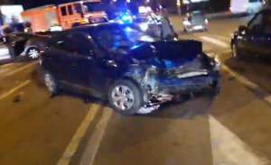 Accident grav în faţa unui spital din Constanţa! Două maşini s-au făcut praf. FOTO