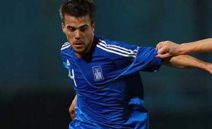 Un celebru fotbalist grec a fost găsit mort în propria mașină. Nikos Tsoumanis ar fi fost strangulat cu o cravată
