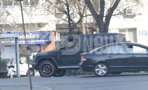 A primit o mașină de 200.000 de euro, dar a uitat regulile de circulație. Roxana Dobre, filmată de paparazzii Spynews.ro când se aștepta mai puțin / PAPARAZZI