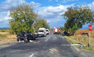 Accident grav în Hunedoara! Șapte persoane au fost rănite după ce trei mașini s-au ciocnit. A fost nevoie de intervenția elicopterului SMURD / FOTO
