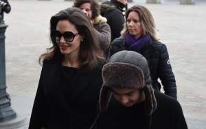 FOTO / Angelina Jolie, din ce în ce mai slabă, dar cu întreaga familie alături de ea! Cum s-a ferit în public