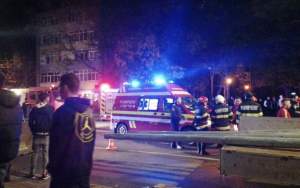 Accident teribil în faţa unui spital din Slatina, după ce trei adolescente au fost spulberate de o maşină. Tinerele se aflau pe trecerea de pietoni / FOTO