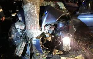 Accident cumplit în Olt! Un şofer, cu permisul reținut, a intrat cu mașina într-un copac