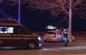 Accident rutier mortal pe Șoseaua Siești din Capitală. Un tânăr de 18 ani a murit pe loc, după ce a intrat cu viteză într-un copac / FOTO