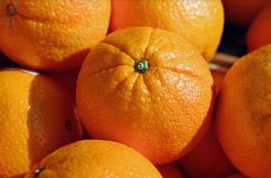 Nu mai aruncaţi coaja de la portocală. Lucruri incredibile care se pot obţine din ea!