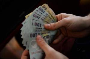 Guverul a majorat salariul minim pe economie. De la anul, românii vor primi 138 de lei în plus lunar