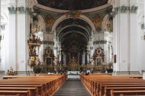E păcat să intri în biserica catolică dacă ești ortodox? Ce spun preoții