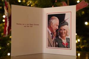 Regele Charles, prima felicitare de Crăciun după ce a urcat la tron. Cum arată și ce mesaj transmite cuplul regal / FOTO