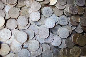 Moneda care se vinde cu 6.000 de lei pe OLX. Este veche din anul 1579. Mulți colecționari o caută / FOTO