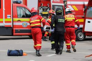 Doi tineri de 20 și 17 ani, morți într-un accident grav în Hunedoara! Scuterul lor s-a izbit de un excavator / FOTO