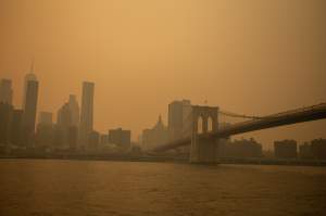 Fumul toxic care a acoperit New York ar fi putut să le scurteze viața oamenilor cu oră. Specialiștii trag un semnal de alarmă după incendiile din Canada