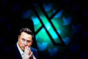 Tatăl lui Elon Musk se teme că milionarul ar putea fi ucis. De ce crede că fiul lui ar fi vânat de asasini