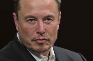 Tatăl lui Elon Musk se teme că milionarul ar putea fi ucis. De ce crede că fiul lui ar fi vânat de asasini