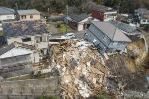 Bilanțul morților în urma cutremurului din Japonia. Zeci de persoane și-au pierdut viața prin ruine, iar numărul este în creștere