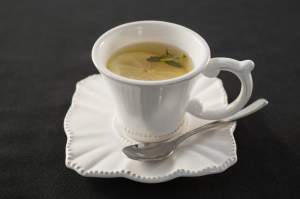 De ce e bine să bei ceai de ferigă. 10 beneficii și proprietăți terapeutice