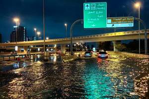 Furtună în Dubai. A plouat în 12 ore cât într-un an. Străzile sunt inundate, iar zborurile au fost suspendate