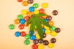 Substanțele interzise, bomboane cu care traficanții de droguri atrag copiii. Cum sunt păcăliți minorii / FOTO