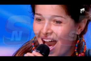 O puştoaică a cântat dumnezeieşte şi a ridicat toată sala de la X Factor în picioare! / VIDEO