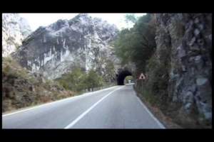 Uite cum RAIUL se poate transforma în IAD în doar câteva secunde! Imagini spectaculoase, dar şi de groază de pe "şoseaua morţii" din Muntenegru / Video
