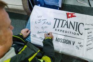 Noi informații în cazul submersibilului Titan, care a făcut implozie cu cinci persoane la bord. De pe fundul oceanului ar fi fost recuperate “presupuse rămășițe umane”