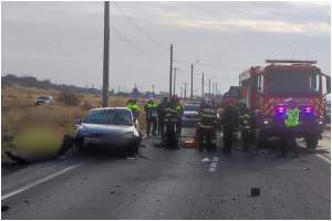 Accident rutier înfiorător în județul Prahova. Două persoane și-au pierdut viața și alte patru au fost rănite. Circulația este blocată / FOTO