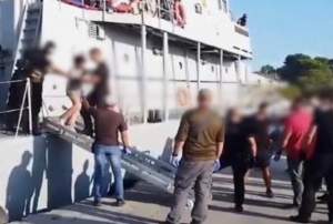 O femeie și patru copii au murit, după ce bărcile în care se aflau s-au scufundat în Marea Egee. Migranții au sărit în apă de frică / FOTO
