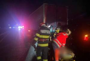 Accident cumplit pe DN 1, la Nistoreşti. Un şofer în vârstă de 71 de ani a murit, în urma impactului dintre o mașină un și semiremorca unui TIR staţionat / FOTO